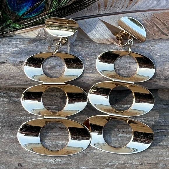 Vintage Napier Tiered Oval Clip On Earrings! - Picture 2 of 8